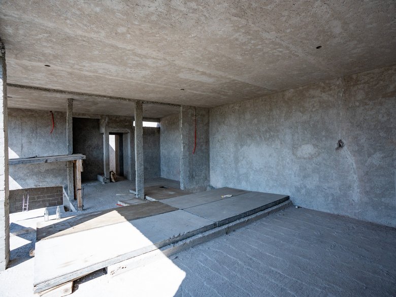 Excellent opportunity for customization of an attractive contemporary project — 23 photos