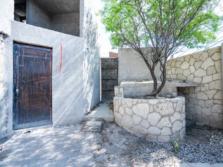 Excellent opportunity for customization of an attractive contemporary project — 10 photos