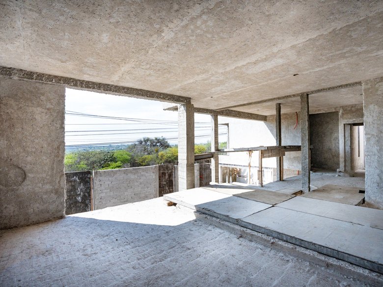 Excellent opportunity for customization of an attractive contemporary project — 22 photos