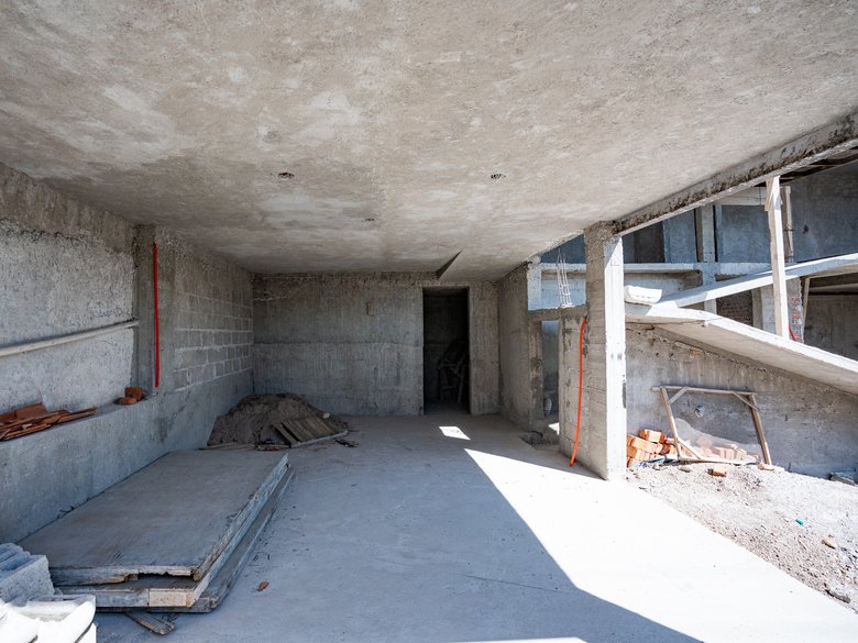 Excellent opportunity for customization of an attractive contemporary project — 16 photos