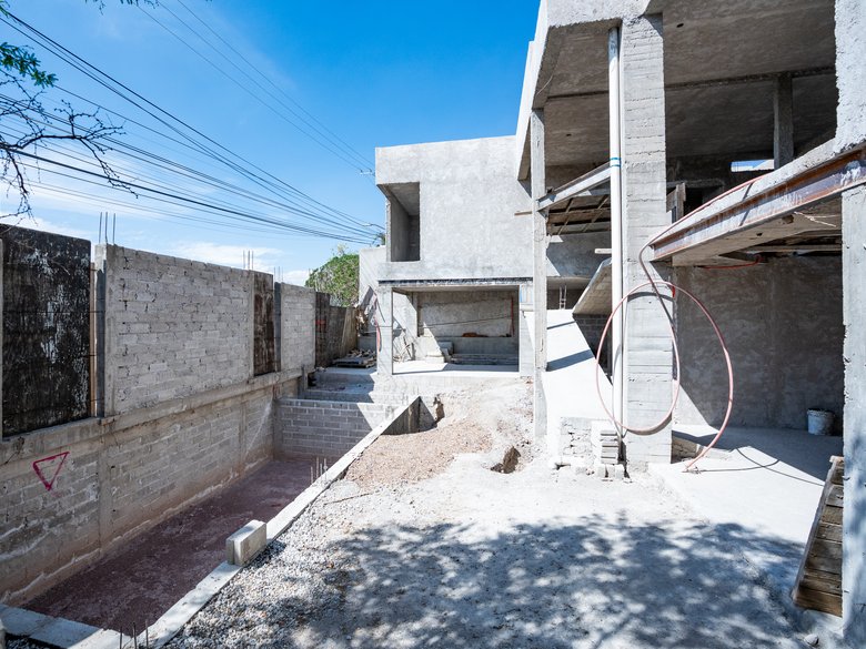 Excellent opportunity for customization of an attractive contemporary project — 11 photos