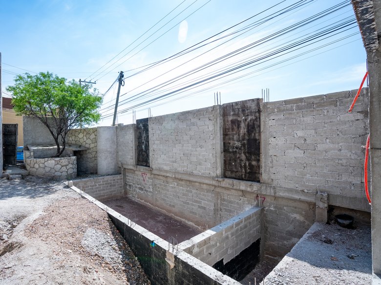 Excellent opportunity for customization of an attractive contemporary project — 13 photos