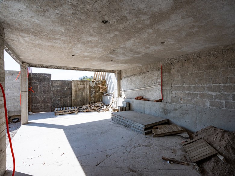 Excellent opportunity for customization of an attractive contemporary project — 18 photos