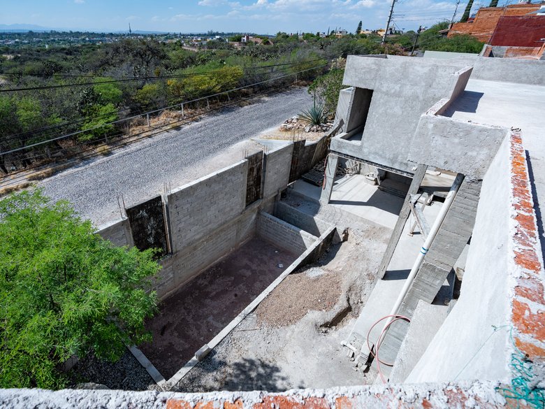 Excellent opportunity for customization of an attractive contemporary project — 38 photos