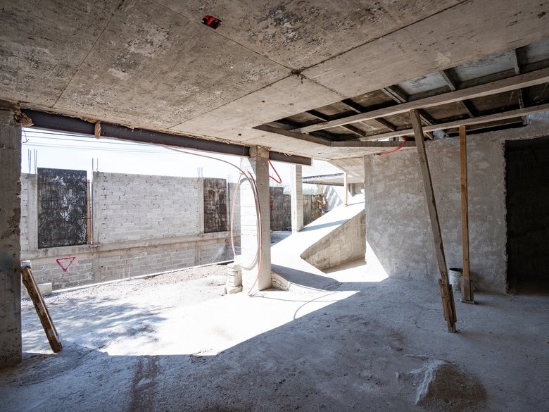 Excellent opportunity for customization of an attractive contemporary project — 19 photos