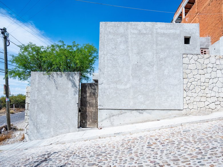 Excellent opportunity for customization of an attractive contemporary project — 9 photos