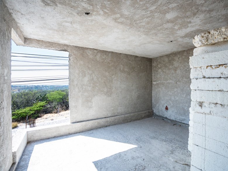 Excellent opportunity for customization of an attractive contemporary project — 31 photos