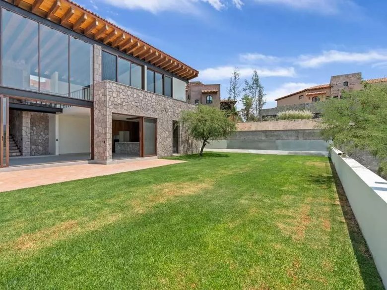 Casa Piedra — 19 photos