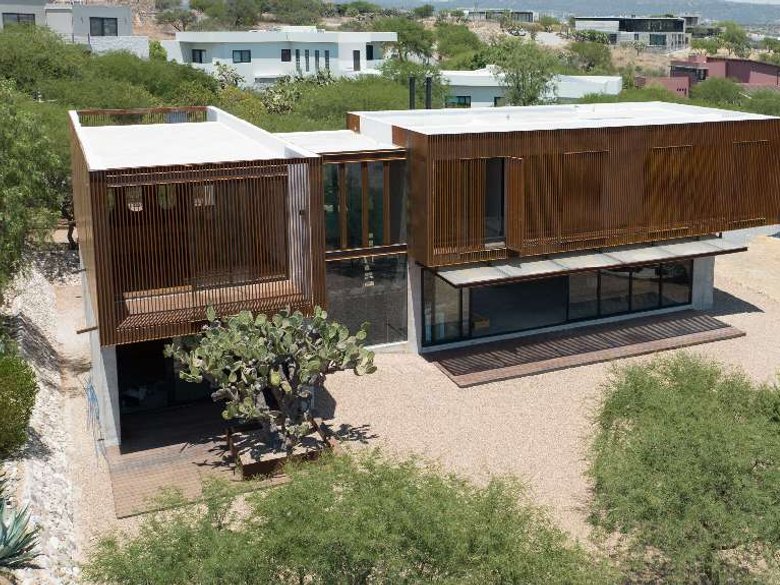 Estrato House — 5 photos