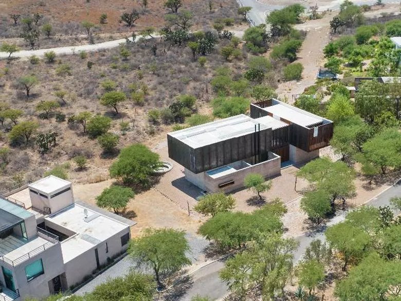 Estrato House — 17 photos