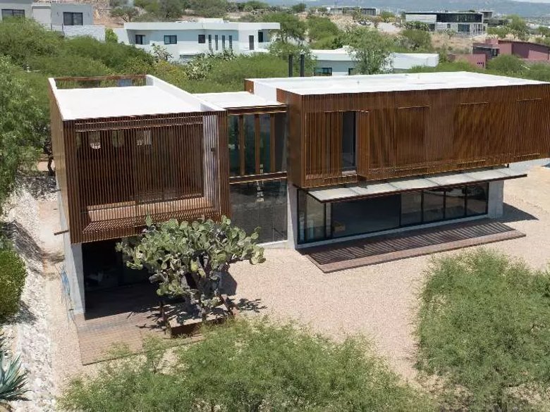 Estrato House — 20 photos