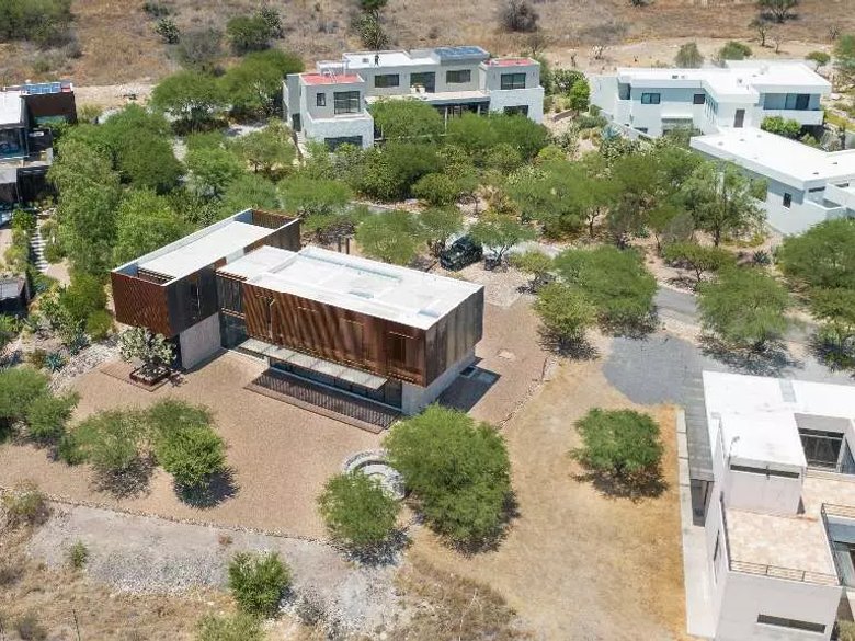 Estrato House — 18 photos