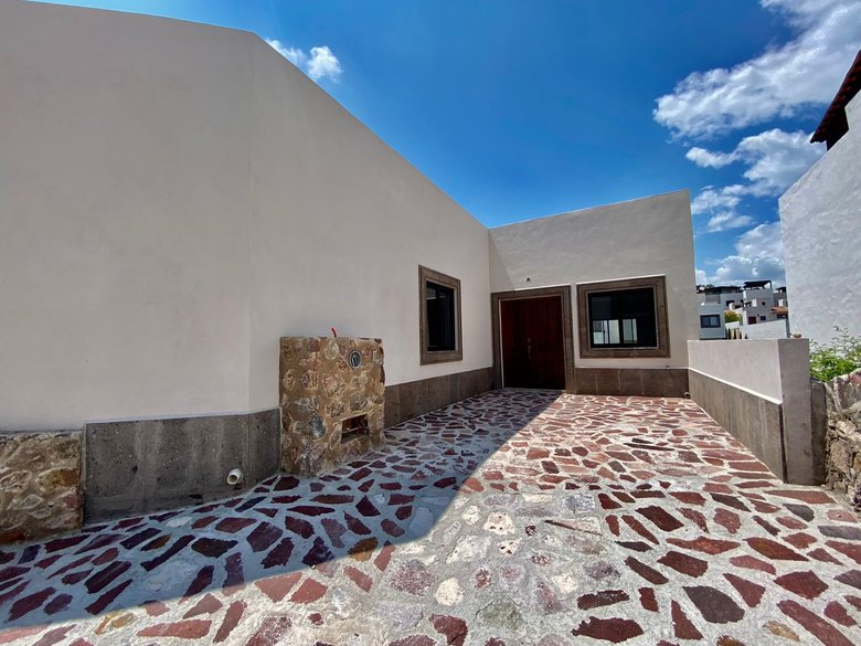 Opportunity house for sale in Private complex 8 minutes for centro! — 1 photos