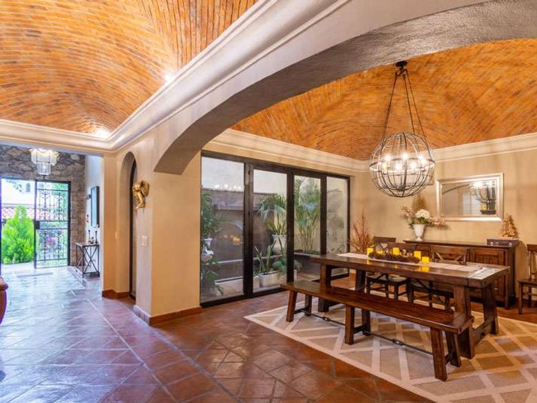 Casa Pacifica — 7 photos
