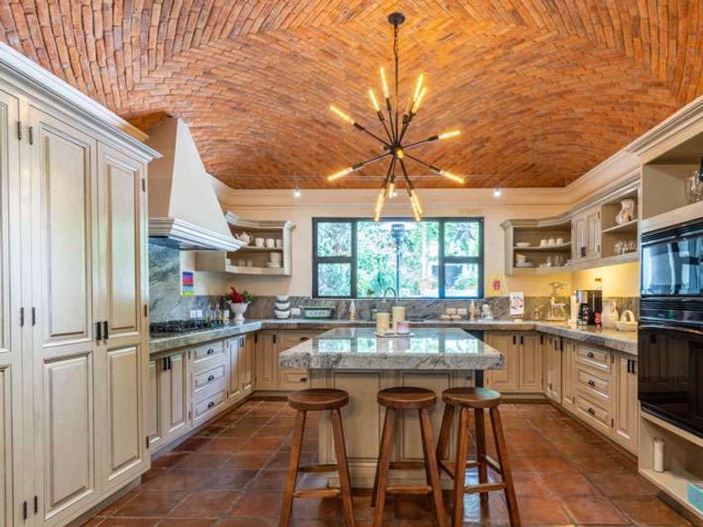 Casa Pacifica — 9 photos