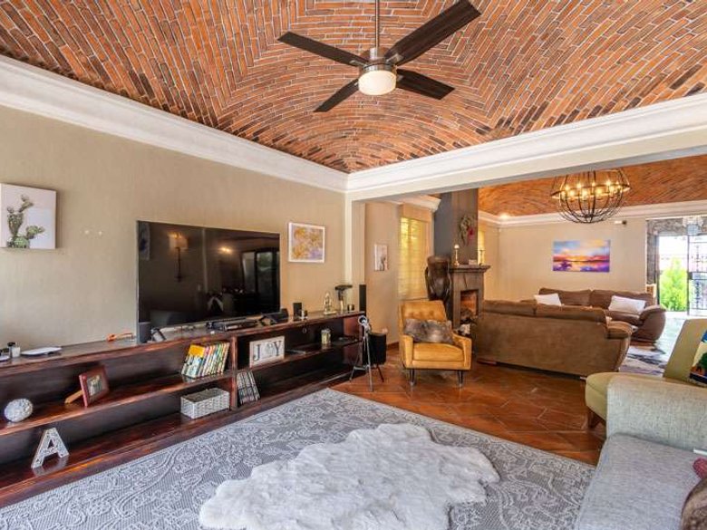 Casa Pacifica — 8 photos