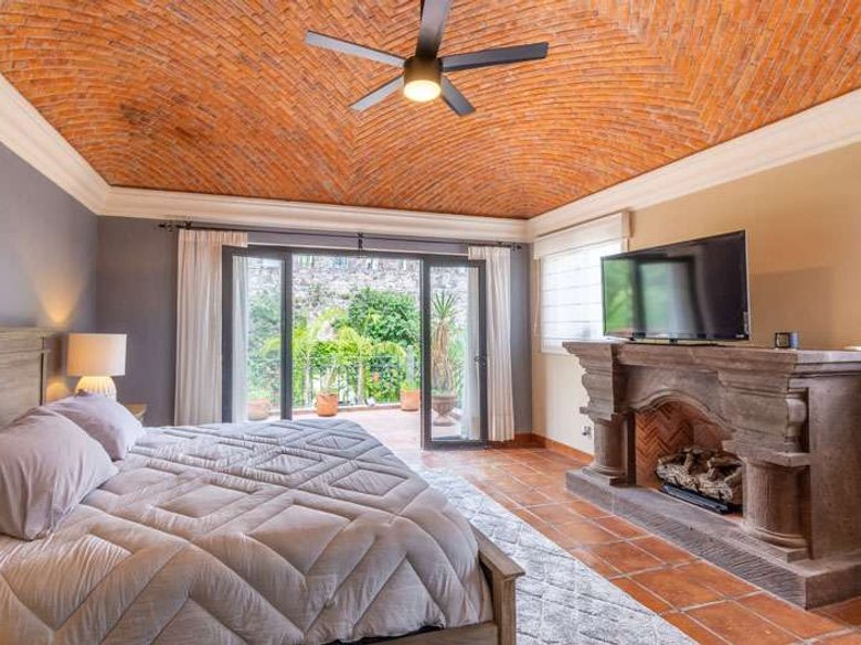 Casa Pacifica — 13 photos