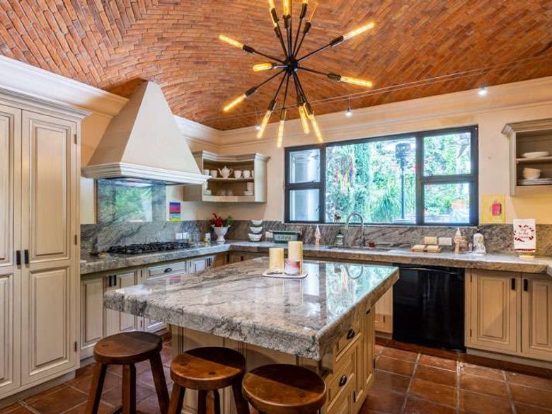 Casa Pacifica — 10 photos