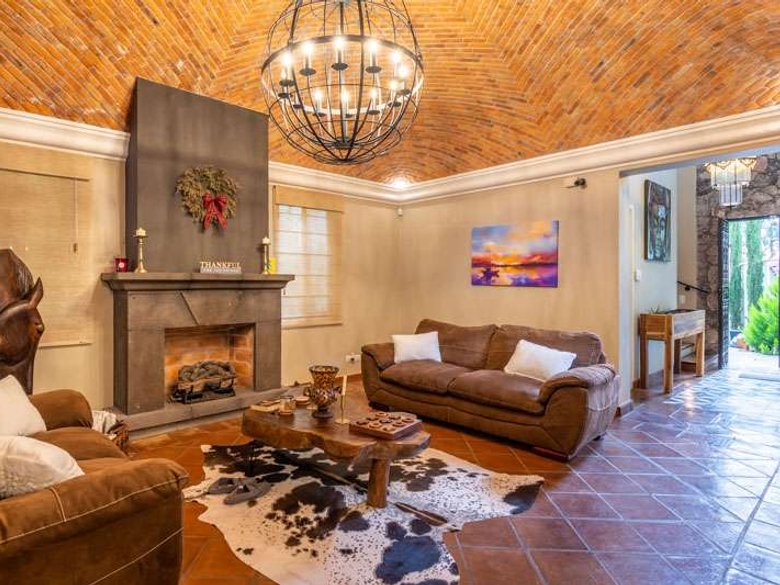 Casa Pacifica — 4 photos