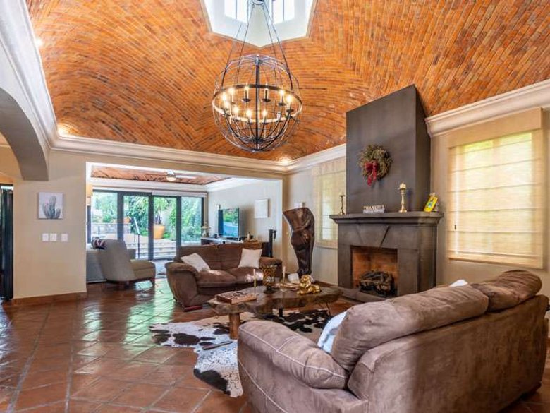 Casa Pacifica — 3 photos