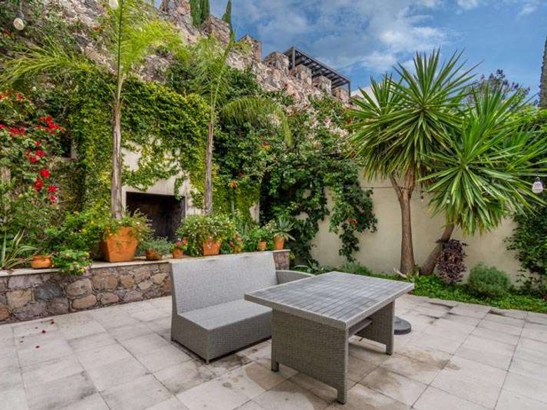 Casa Pacifica — 18 photos