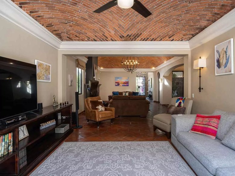 Casa Pacifica — 31 photos