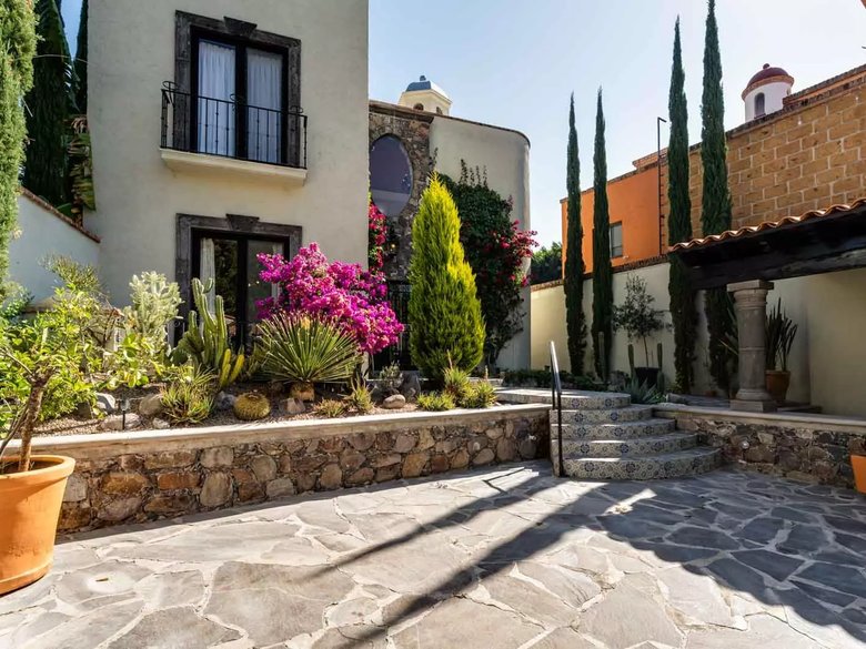 Casa Pacifica — 20 photos