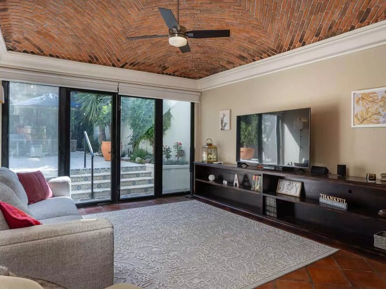 Casa Pacifica — 30 photos
