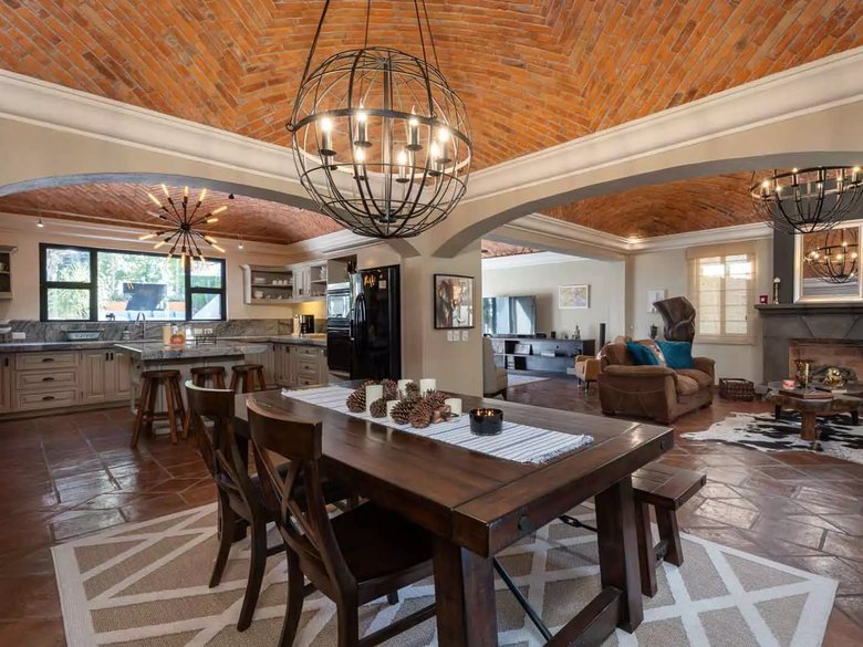Casa Pacifica — 27 photos