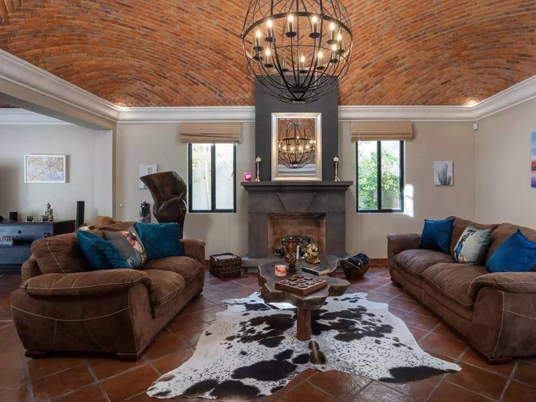 Casa Pacifica — 24 photos