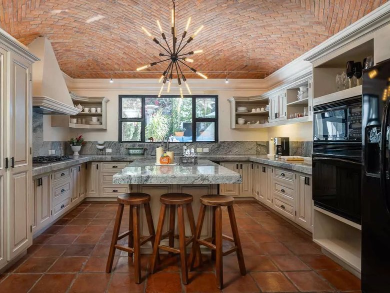 Casa Pacifica — 28 photos