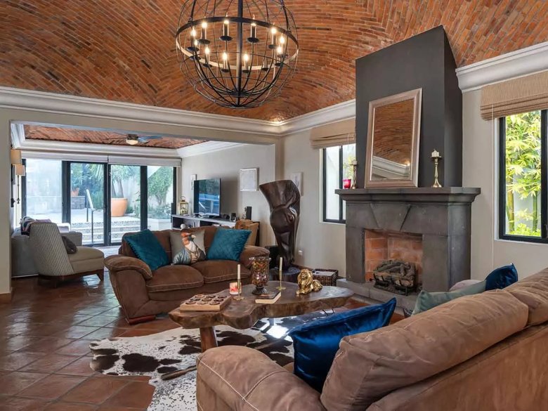 Casa Pacifica — 23 photos
