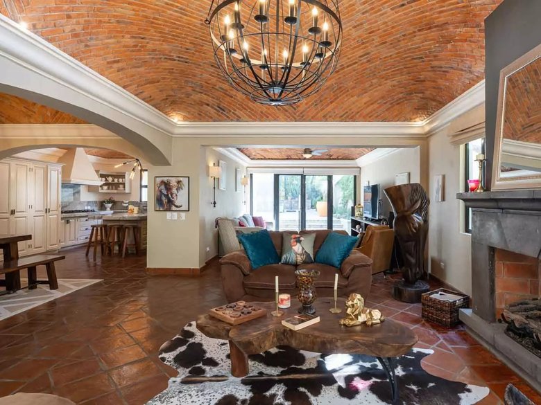 Casa Pacifica — 25 photos