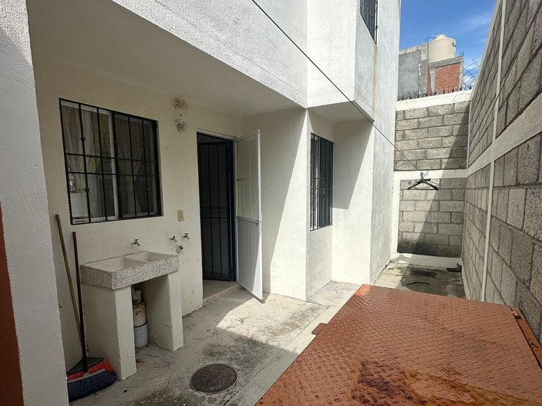 Isabel House — 13 photos