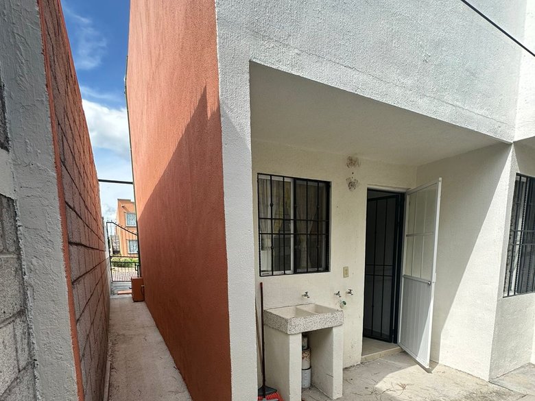 Isabel House — 14 photos
