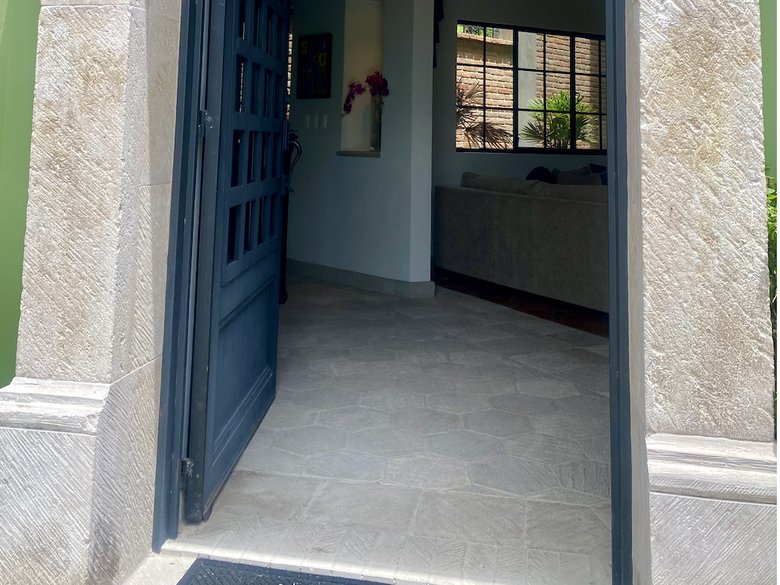 Unique property in the ideal location of Ojo de Agua , offering the perfect balance between modern — 5 photos