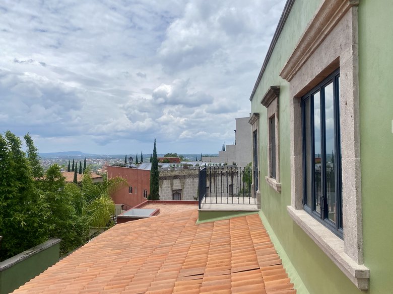 Unique property in the ideal location of Ojo de Agua , offering the perfect balance between modern — 41 photos