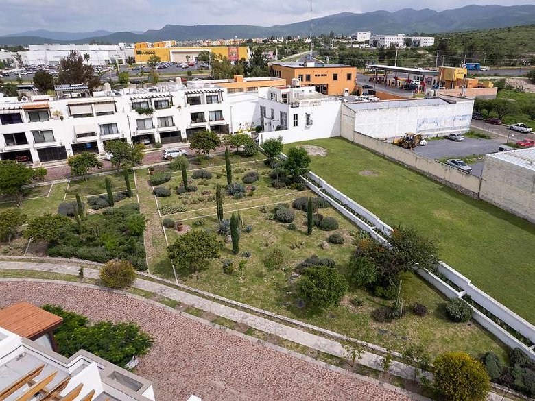 Primavera Lots — 1 photos