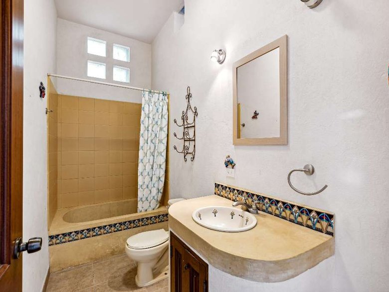 Casa Luces — 8 photos