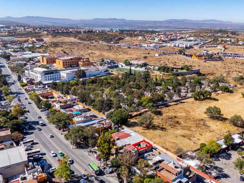 FIXER UPPER NEAR TO CENTRO!! GREAT OPPORTUNITY — 2 photos
