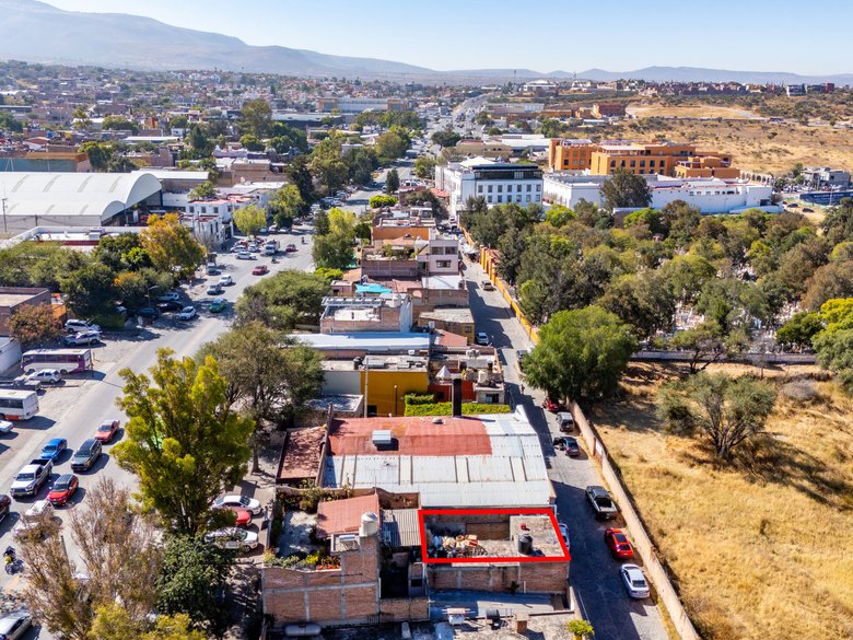 FIXER UPPER NEAR TO CENTRO!! GREAT OPPORTUNITY — 3 photos