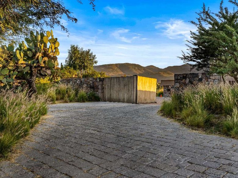 Lot 14 La Providencia — 8 photos