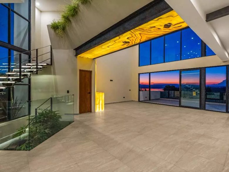 Casa de La Vista — 24 photos