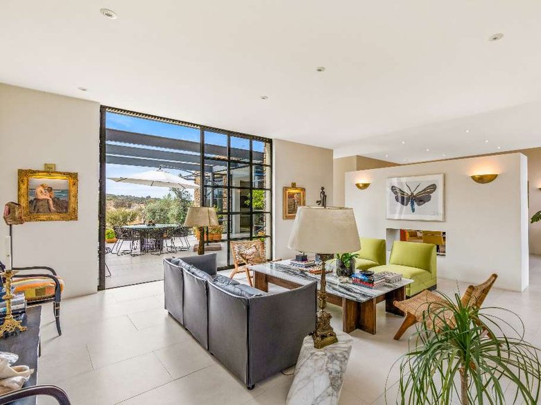 MODERN COUNTRY HOUSE — 5 photos