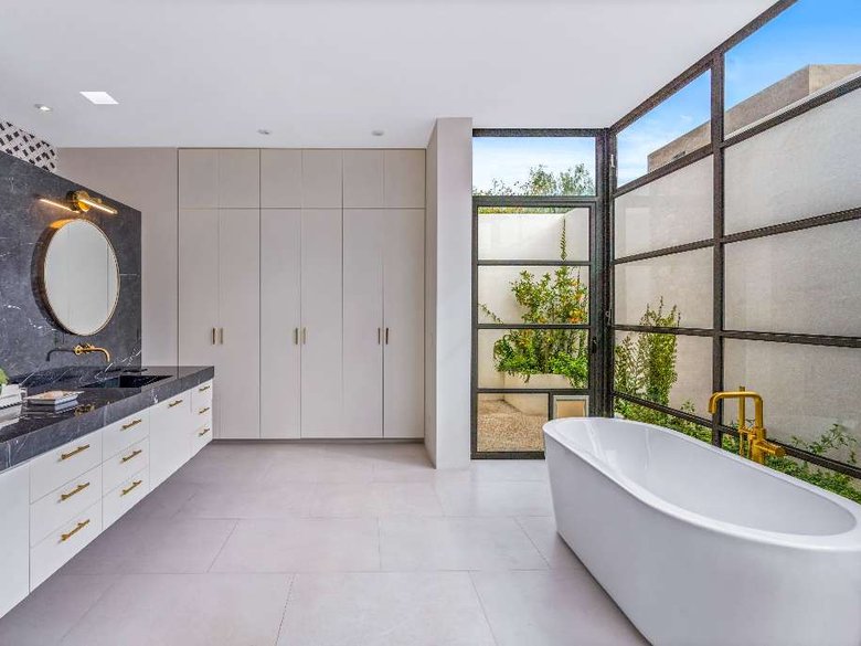 MODERN COUNTRY HOUSE — 16 photos