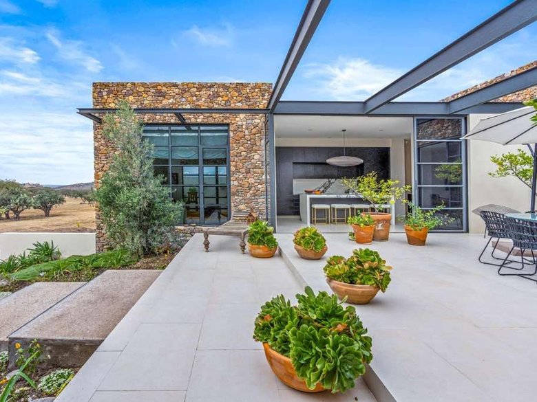 MODERN COUNTRY HOUSE — 42 photos