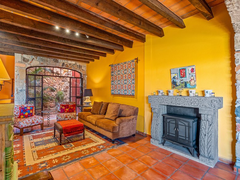 Stone Chapel House — 18 photos