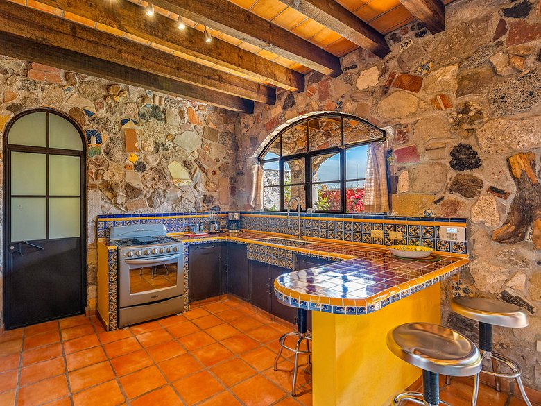 Stone Chapel House — 3 photos