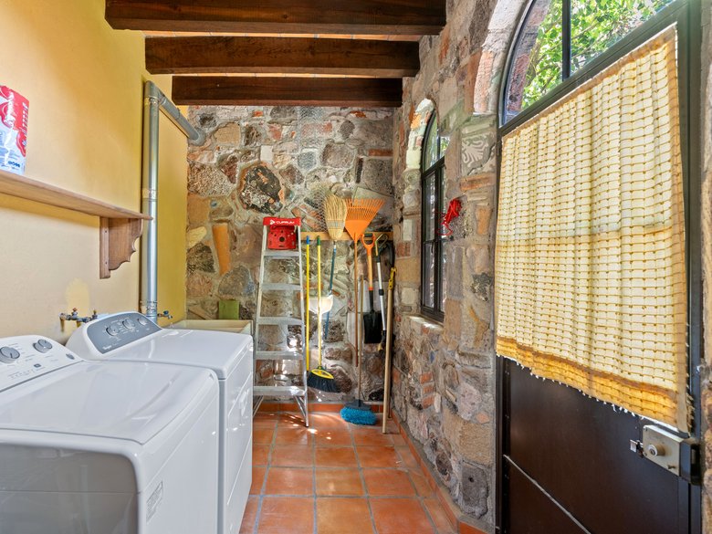 Stone Chapel House — 38 photos