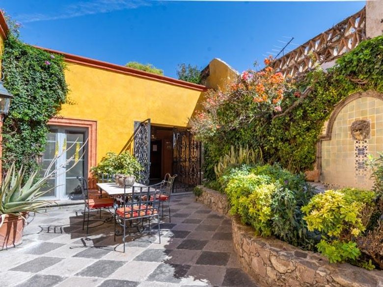 Casa Pinerolo — 27 photos